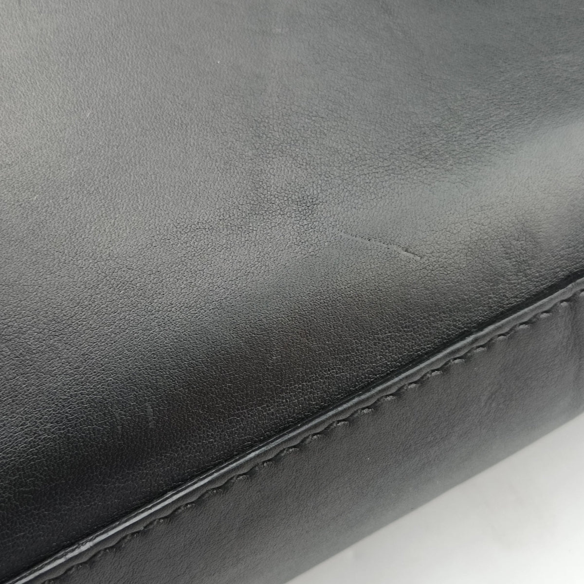 Pre-owned Gucci Emily Black Leather 295403 shoulderbag | stylenewstar