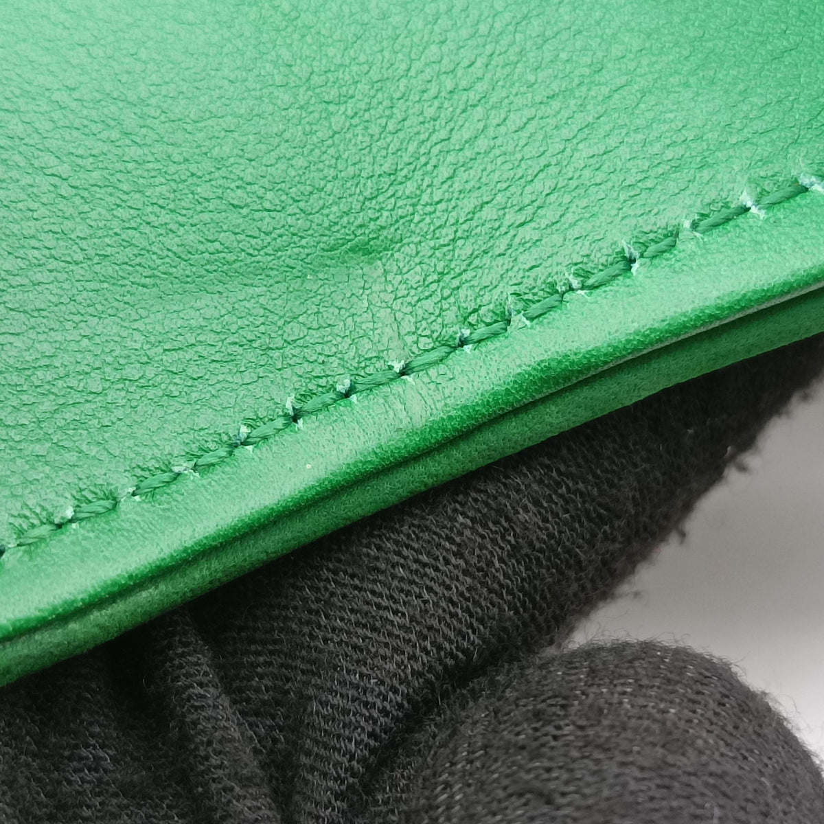 Pre-owned Gucci Nubuck Tigrette Chain Green suede 290684 shoulderbag | stylenewstar