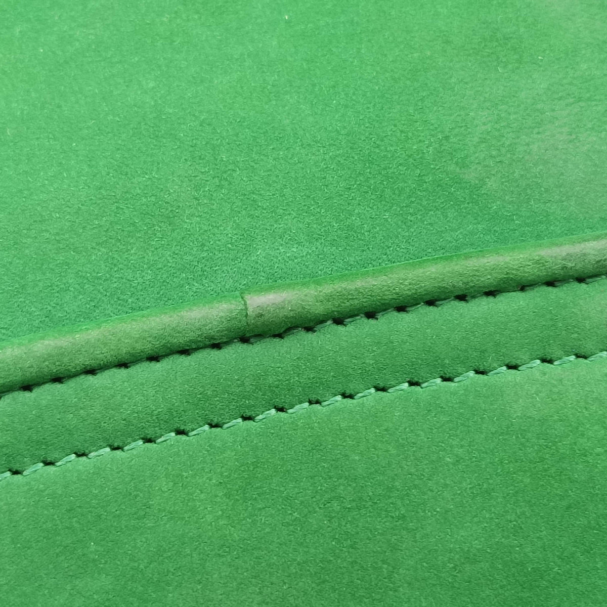 Pre-owned Gucci Nubuck Tigrette Chain Green suede 290684 shoulderbag | stylenewstar
