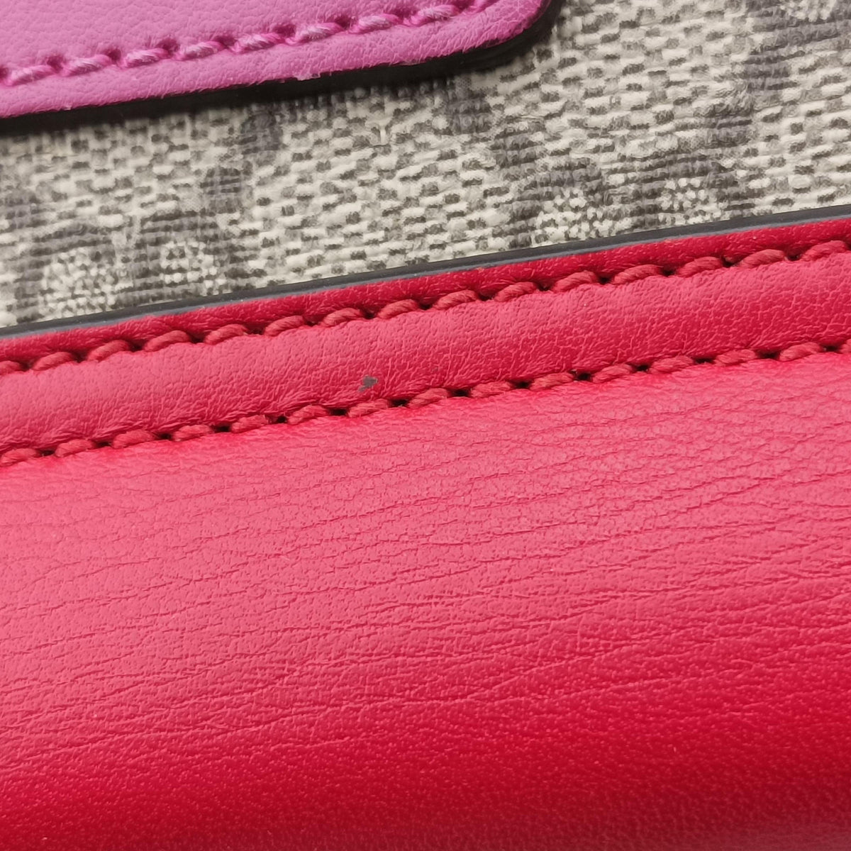 Pre-owned Gucci Padlock Beige×red×pink PVC coated canvas×Leather 409487 shoulderbag | stylenewstar