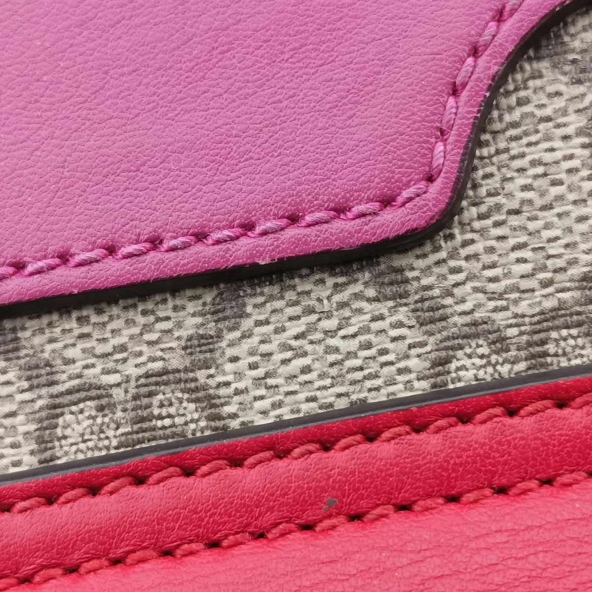 Pre-owned Gucci Padlock Beige×red×pink PVC coated canvas×Leather 409487 shoulderbag | stylenewstar