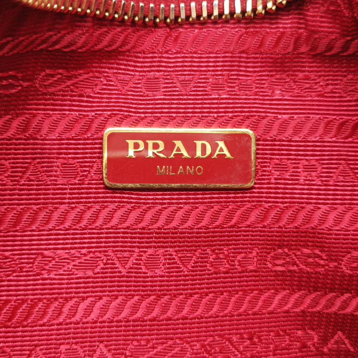 Pre-owned Prada Re-Edition 2005 Saffiano Red Saffiano leather 1BH204 shoulderbag | stylenewstar