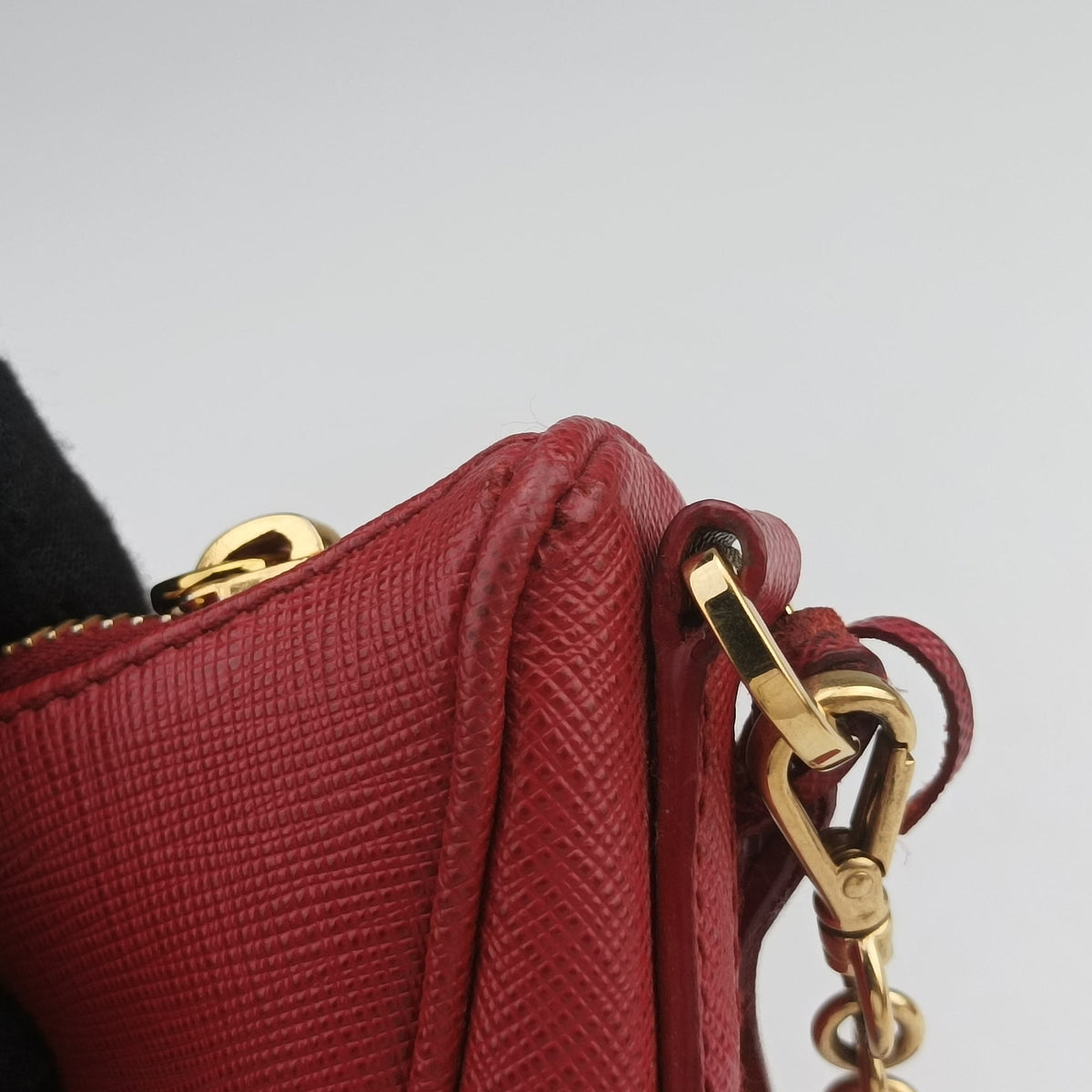 Pre-owned Prada Re-Edition 2005 Saffiano Red Saffiano leather 1BH204 shoulderbag | stylenewstar