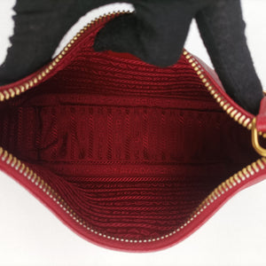 Pre-owned Prada Re-Edition 2005 Saffiano Red Saffiano leather 1BH204 shoulderbag | stylenewstar