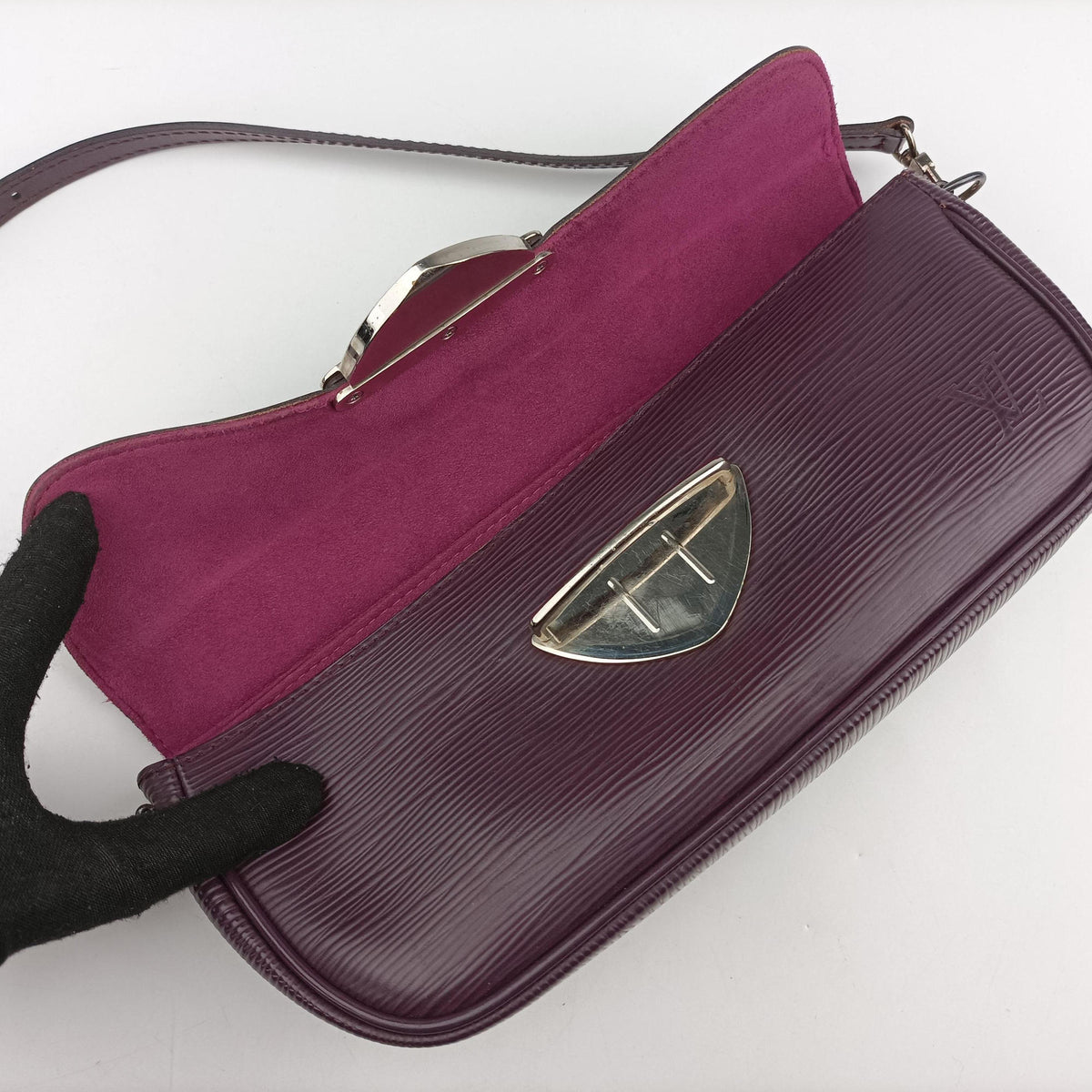 Pre-owned Louis Vuitton Pochette Montaigne purple Epi M5929K shoulderbag | stylenewstar