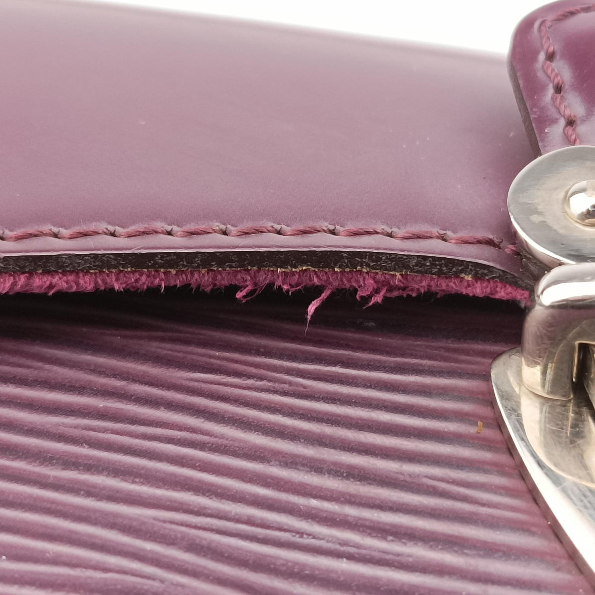 Pre-owned Louis Vuitton Pochette Montaigne purple Epi M5929K shoulderbag | stylenewstar