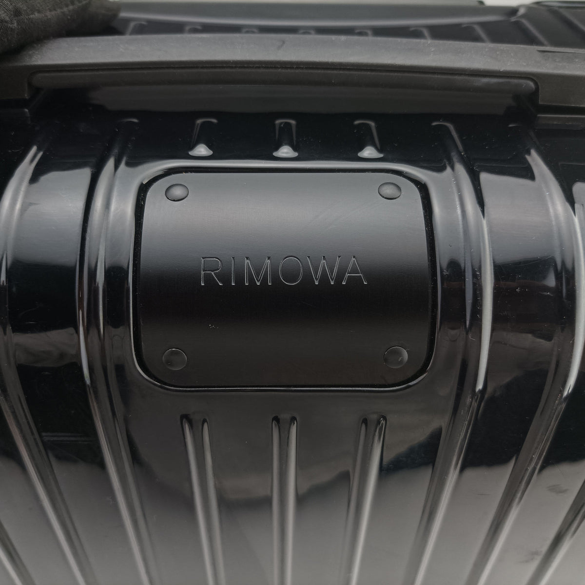 Pre-owned RIMOWA TOPAS Black aluminum  suitcase | stylenewstar