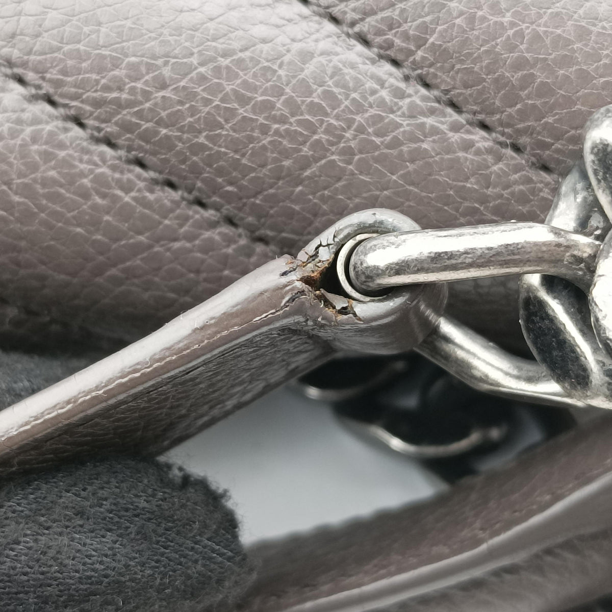 Pre-owned Yves Saint Laurent COLLEGE Grey Leather 428056 shoulderbag | stylenewstar