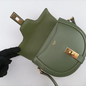 Pre-owned Celine Besace 16 Small Green Leather W-SL-2 shoulderbag | stylenewstar