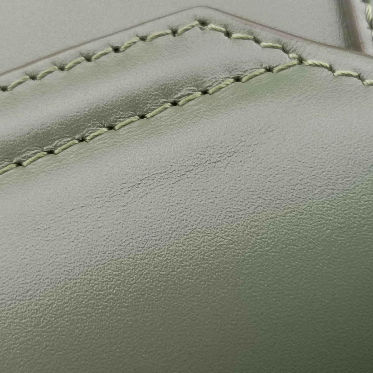 Pre-owned Celine Besace 16 Small Green Leather W-SL-2 shoulderbag | stylenewstar