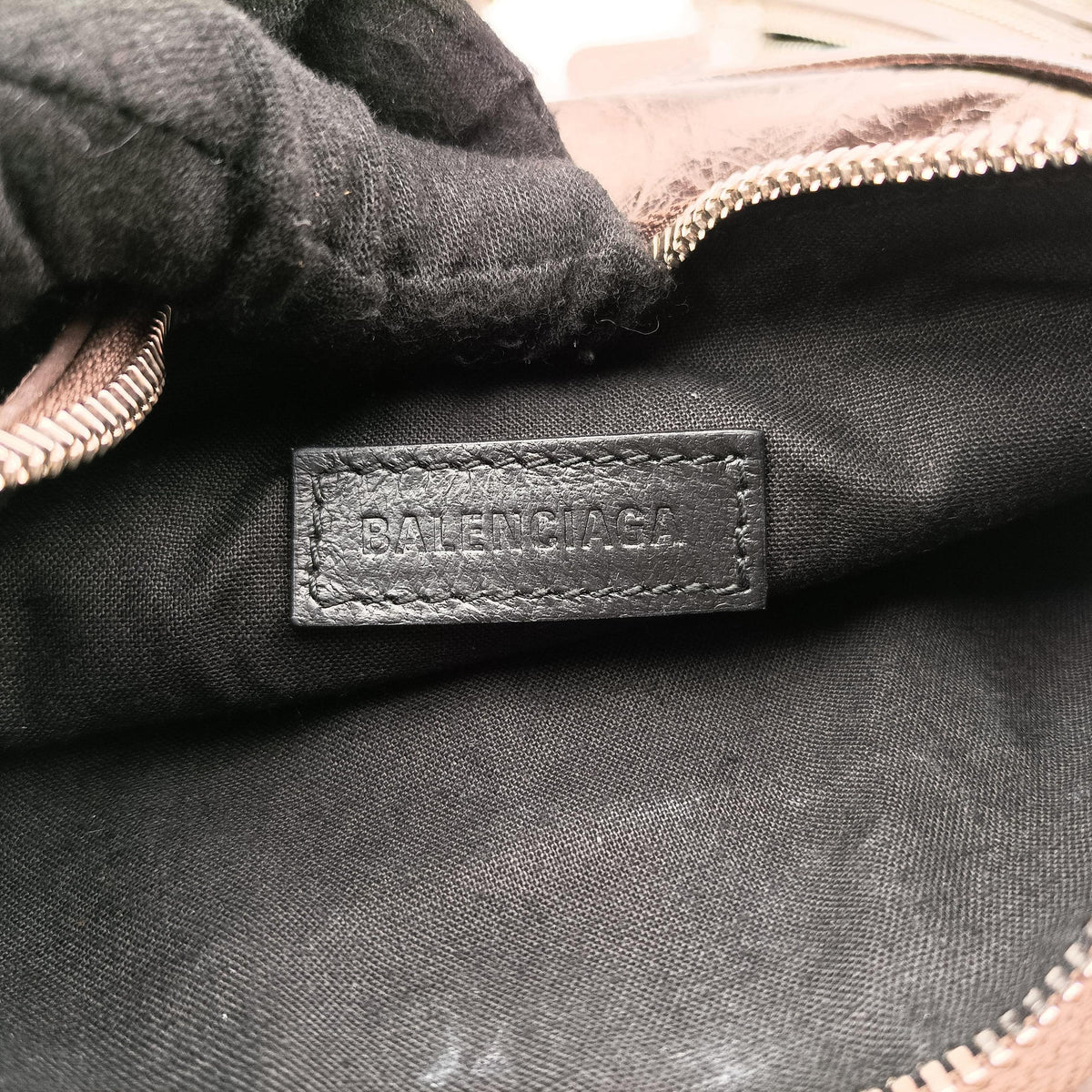 Pre-owned Balenciaga Le Cagole Silver lambskin  shoulderbag | stylenewstar