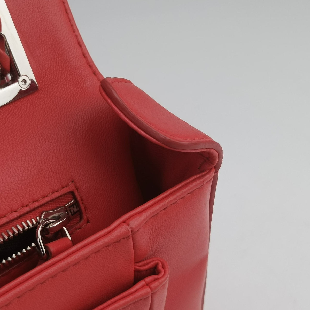 Pre-owned Fendi Be Baguette Red Leather 8BR677 shoulderbag | stylenewstar