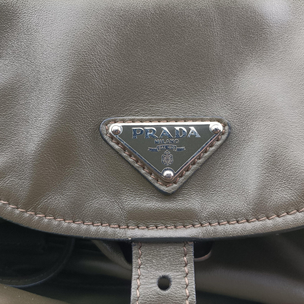 Pre-owned Prada Triangle logo Green Leather BZ032L backpack/rucksack | stylenewstar