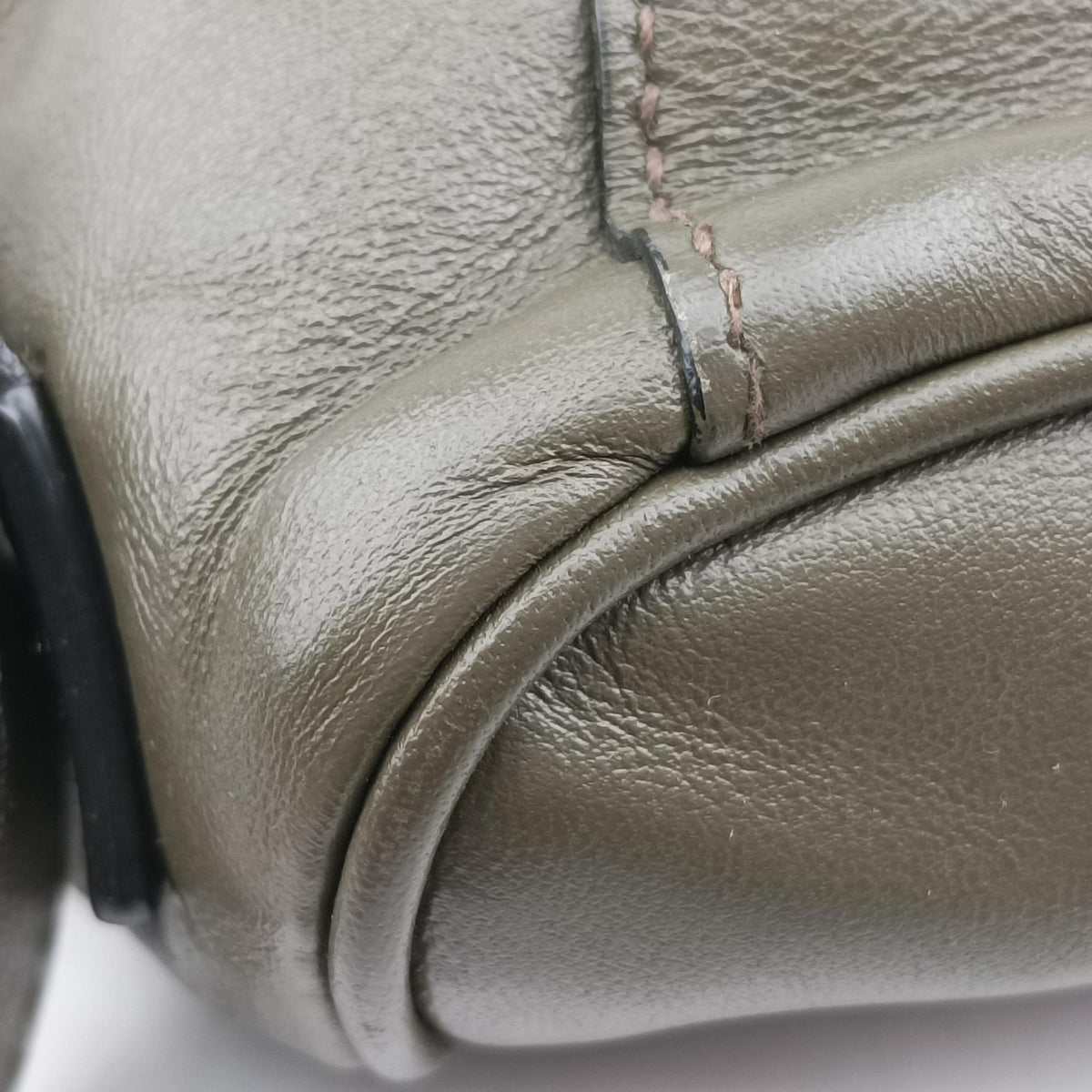 Pre-owned Prada Triangle logo Green Leather BZ032L backpack/rucksack | stylenewstar