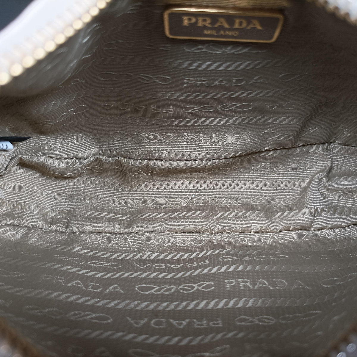 Pre-owned Prada Re-Edition 2005 Beige SAFFIANO Leather 1BH204 shoulderbag | stylenewstar