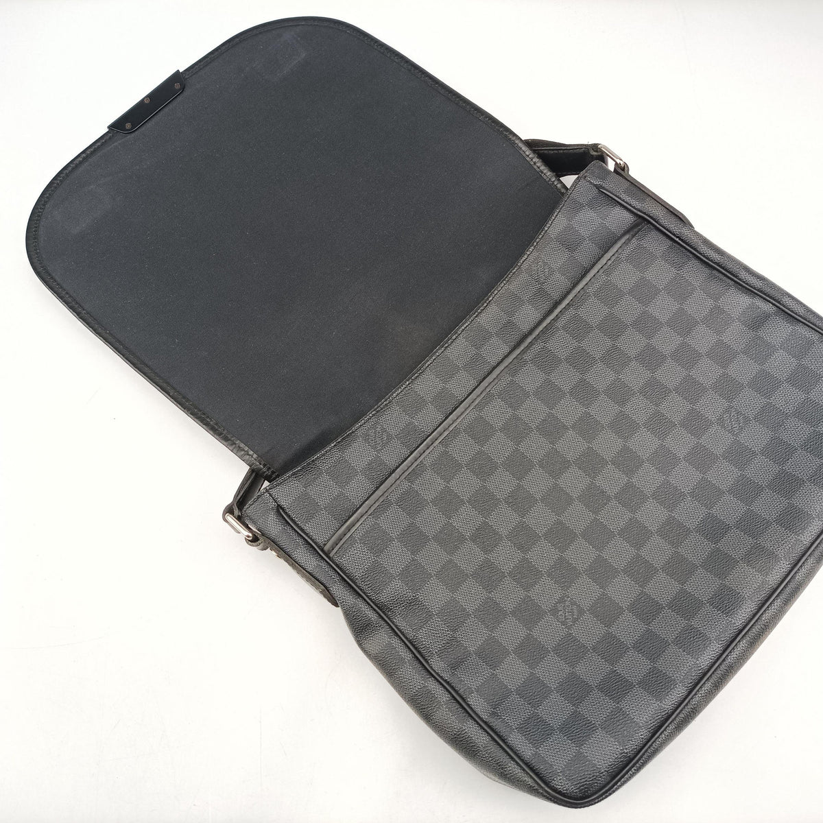Pre-owned Louis Vuitton DANIEL MM Noir Damier Graphite N58029 shoulderbag | stylenewstar