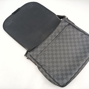 Pre-owned Louis Vuitton DANIEL MM Noir Damier Graphite N58029 shoulderbag | stylenewstar