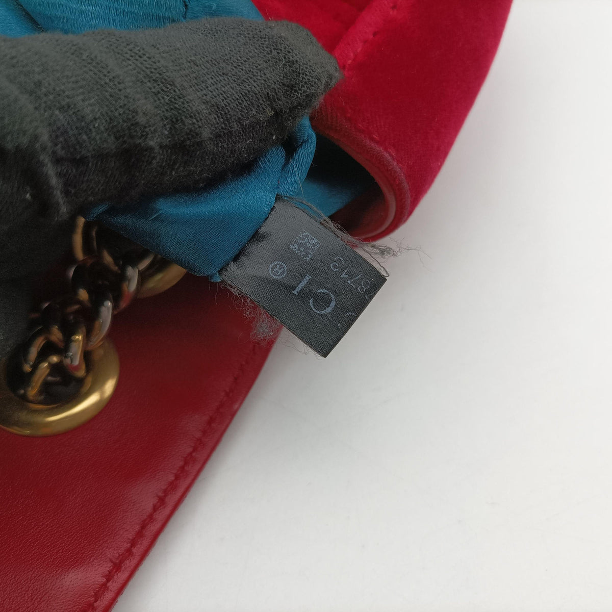 Secondhand Gucci GG Marmont Red velour 446744 shoulderbag | stylenewstar