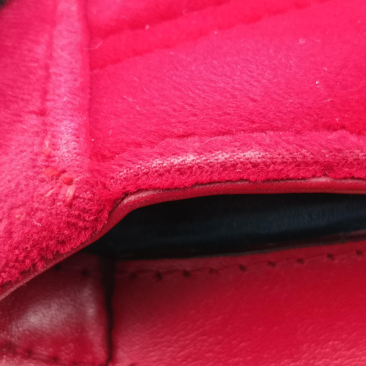 Secondhand Gucci GG Marmont Red velour 446744 shoulderbag | stylenewstar