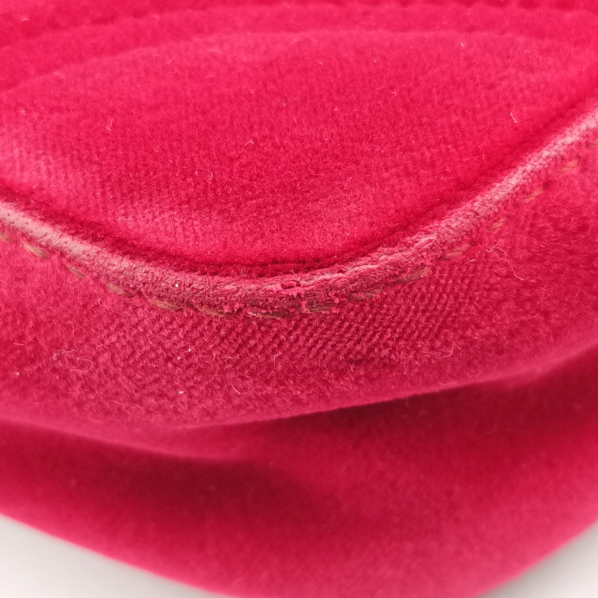 Secondhand Gucci GG Marmont Red velour 446744 shoulderbag | stylenewstar