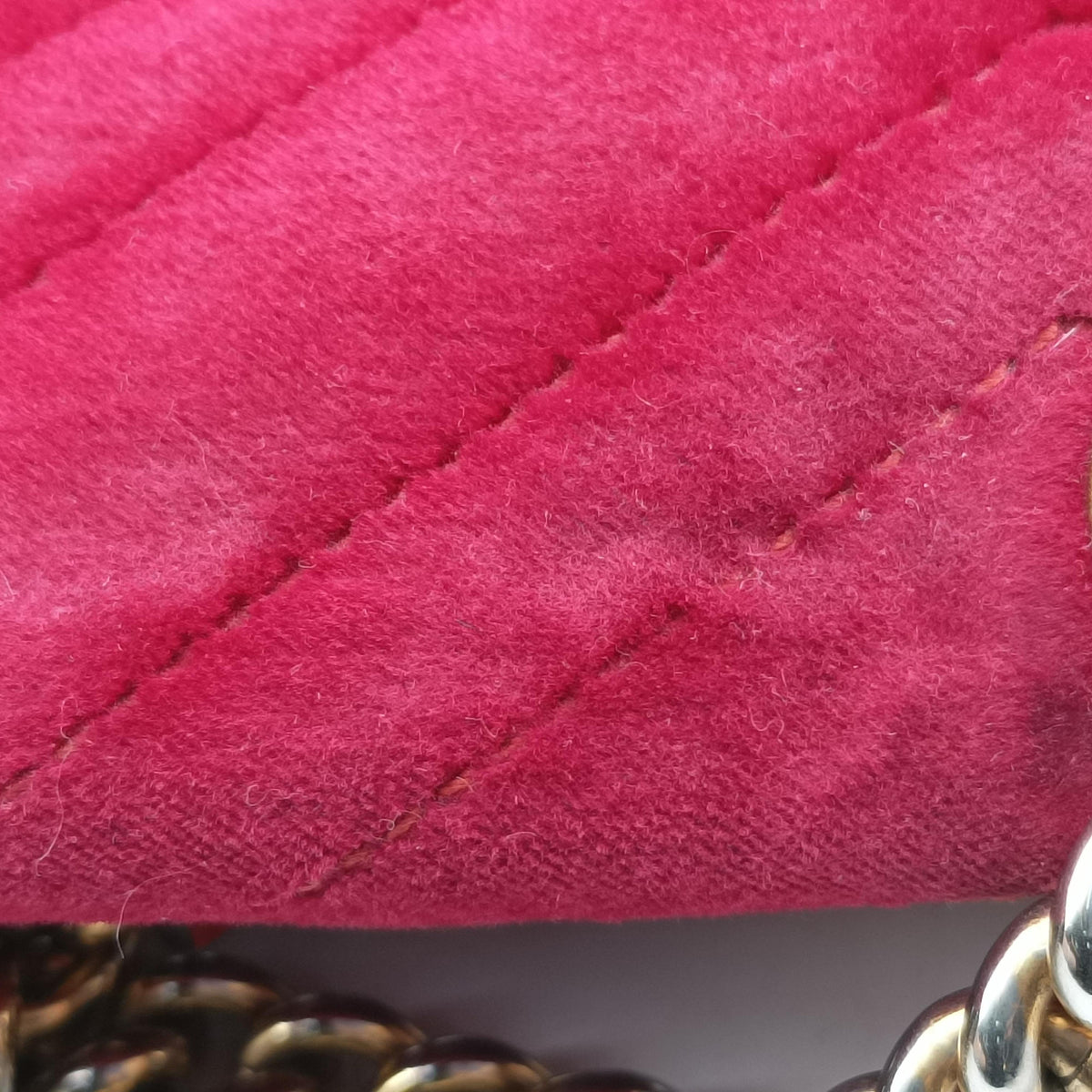 Secondhand Gucci GG Marmont Red velour 446744 shoulderbag | stylenewstar