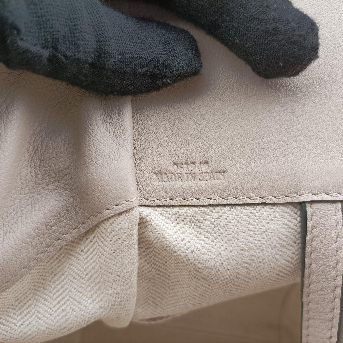 Pre-owned Loewe Hammock Beige Canvas × Leather  shoulderbag | stylenewstar