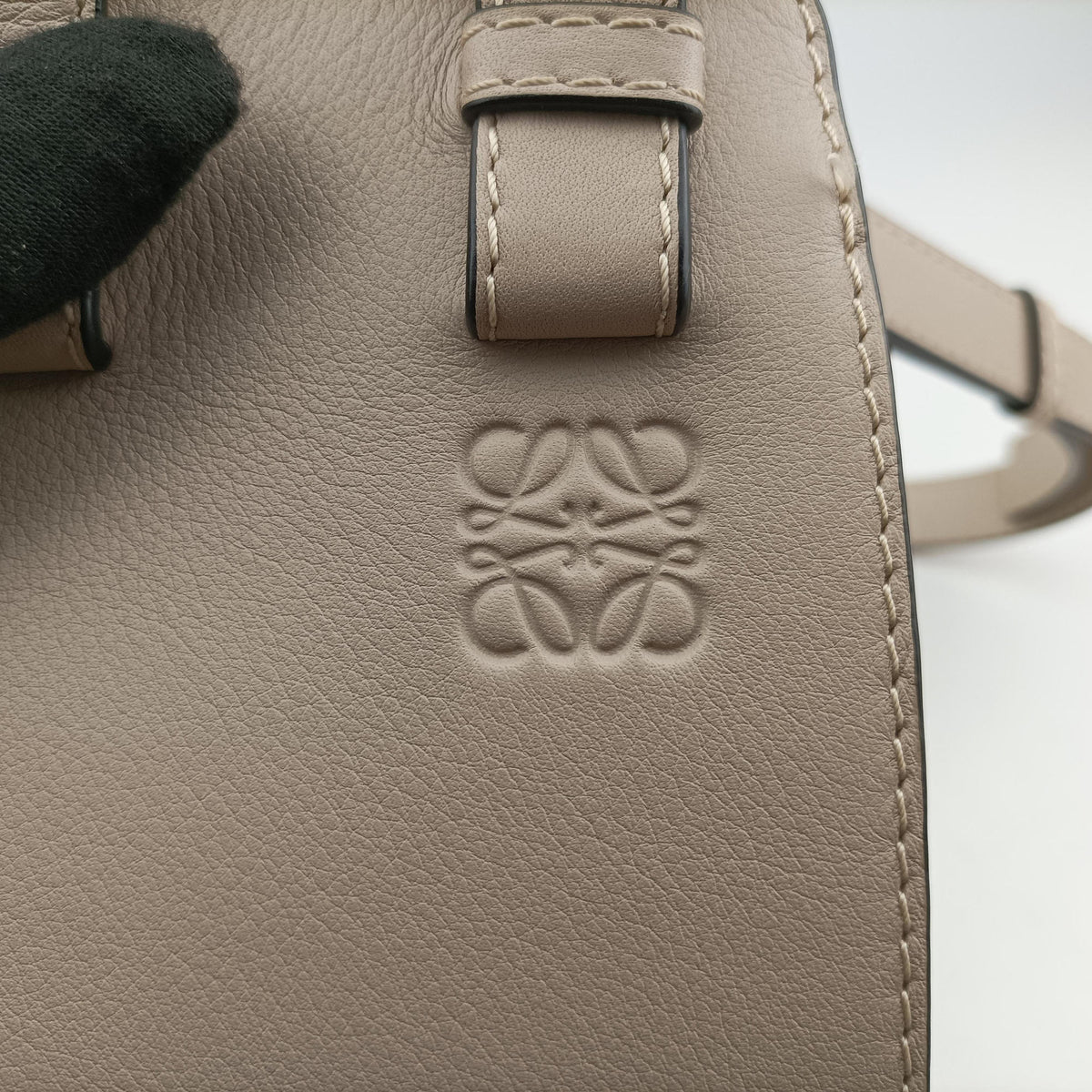 Pre-owned Loewe Hammock Beige Canvas × Leather  shoulderbag | stylenewstar