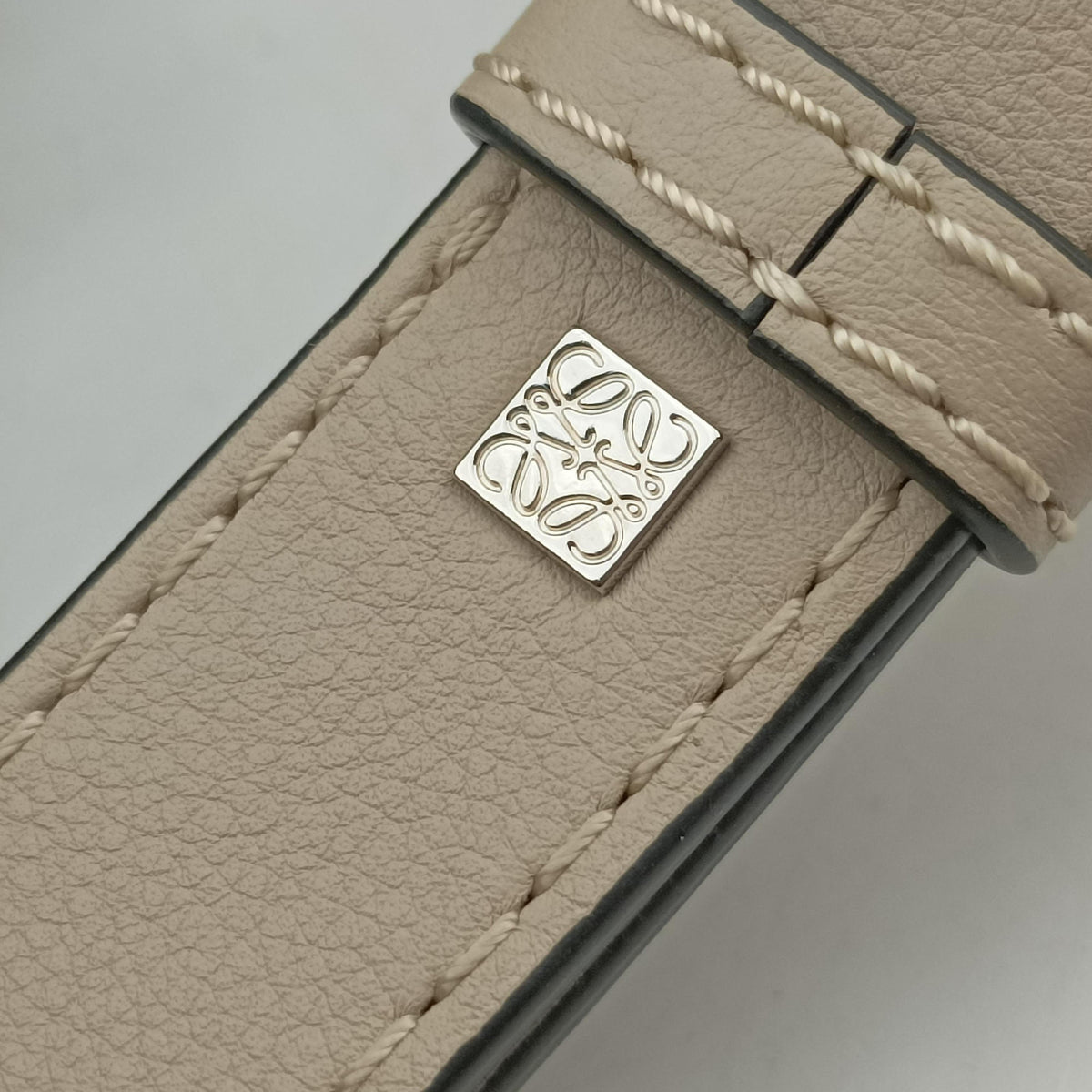 Pre-owned Loewe Hammock Beige Canvas × Leather  shoulderbag | stylenewstar